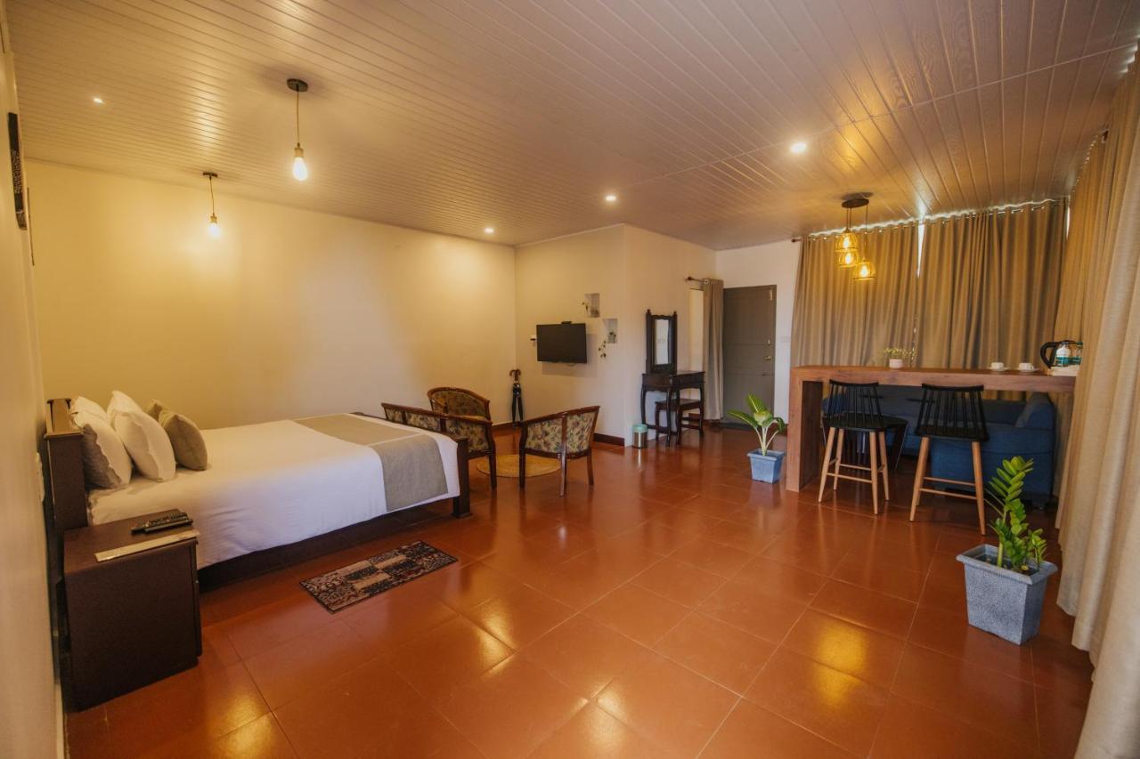 Misty Courtyard Resort Chinnakanal Exterior photo