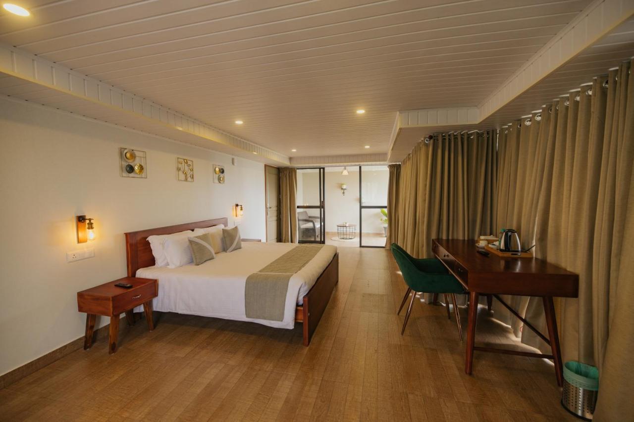 Misty Courtyard Resort Chinnakanal Exterior photo