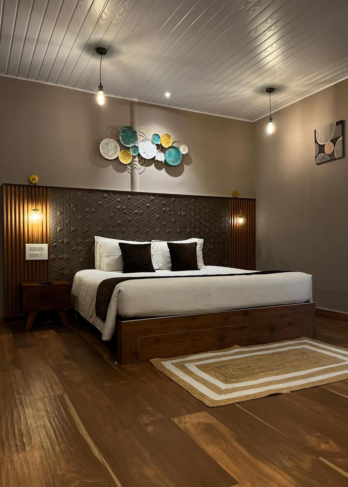 Misty Courtyard Resort Chinnakanal Exterior photo
