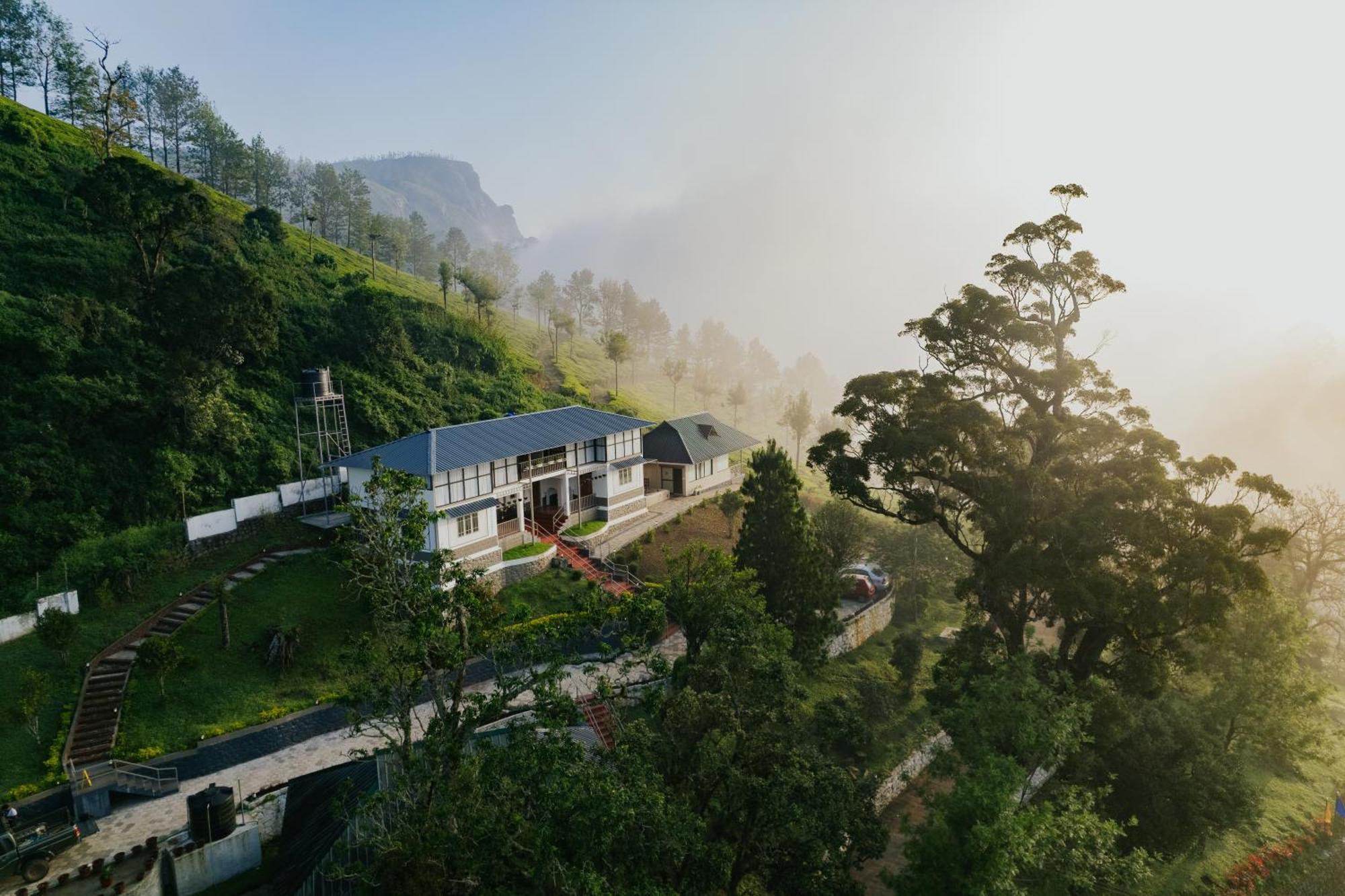 Misty Courtyard Resort Chinnakanal Exterior photo